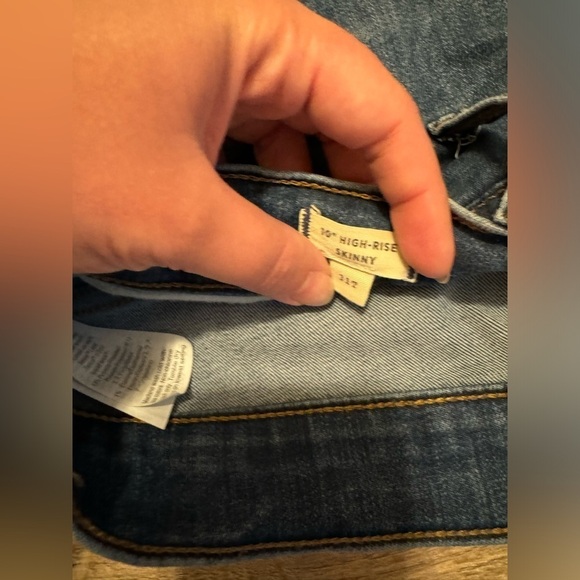 Madewell 10" High -Rise Skinny Crop Jeans - Picture 4 of 9